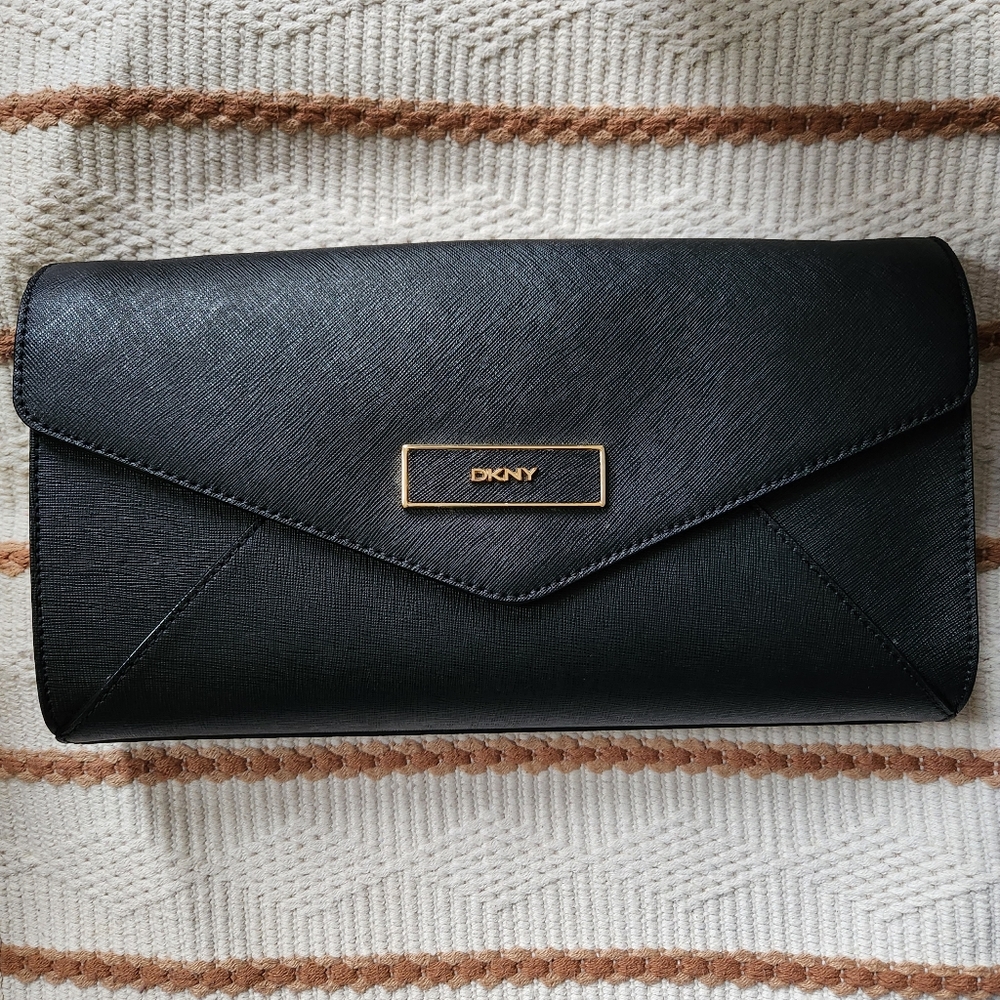 DKNY black leather convertible clutch with removable chain strap